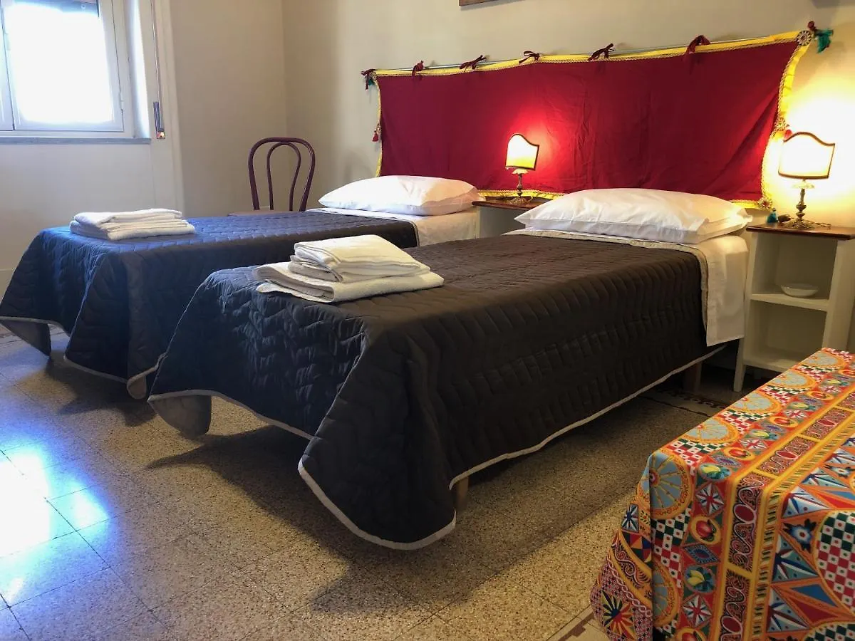 Al Teatro Biondo Guest House Palermo 0*,  Italia